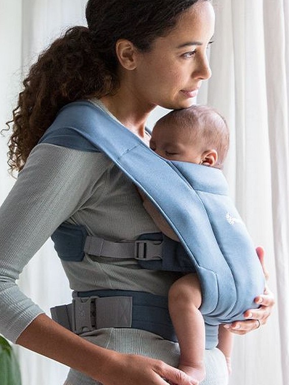 Ergobaby Embrace – soft and compact newborn carrier