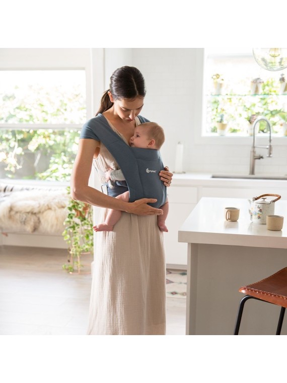 Ergobaby Embrace – soft and compact newborn carrier