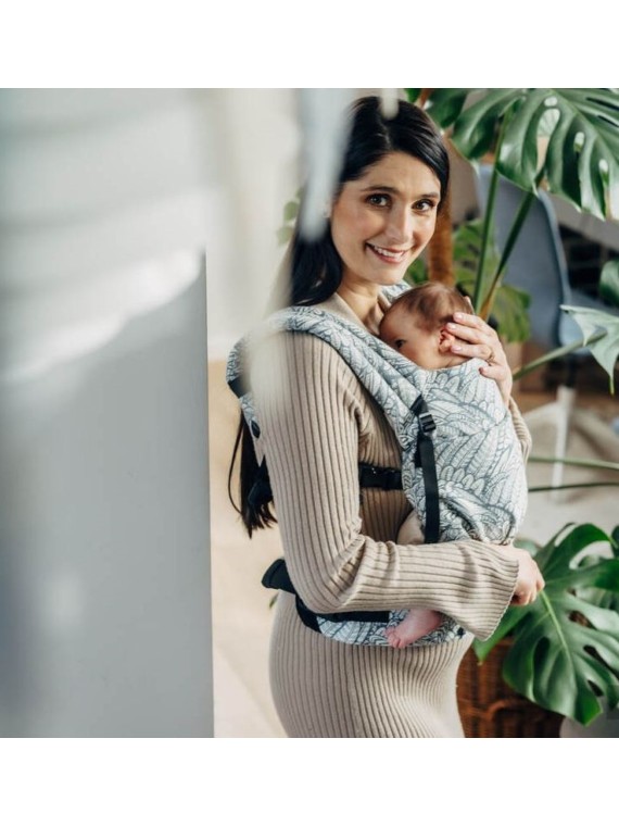 LennyLight – lightweight and intuitive baby carrier