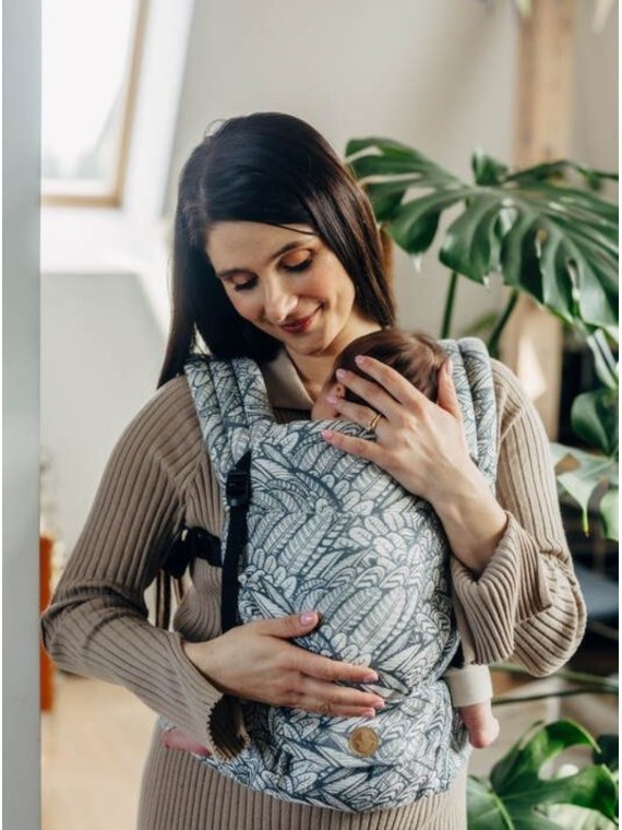 LennyLight – lightweight and intuitive baby carrier