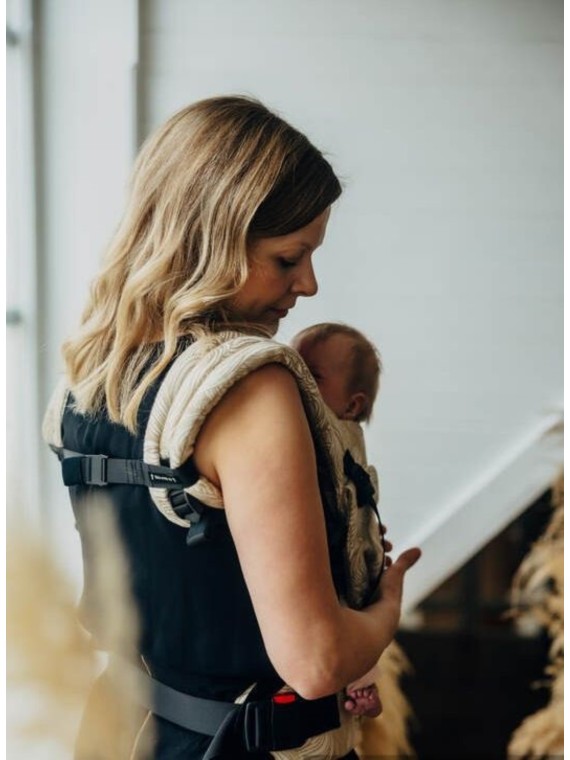 LennyLight – lightweight and intuitive baby carrier