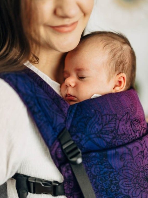 LennyLight – lightweight and intuitive baby carrier