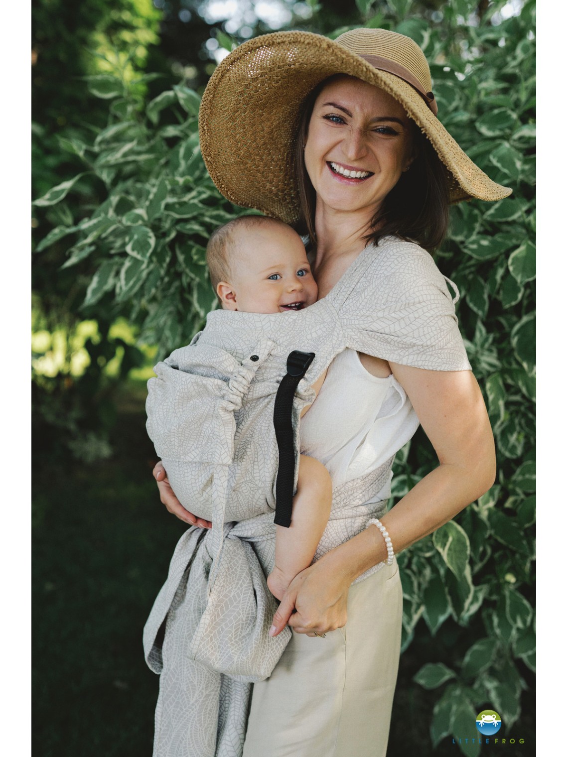 Little Frog Cross Hybrid – ergonomic half buckle baby carrier