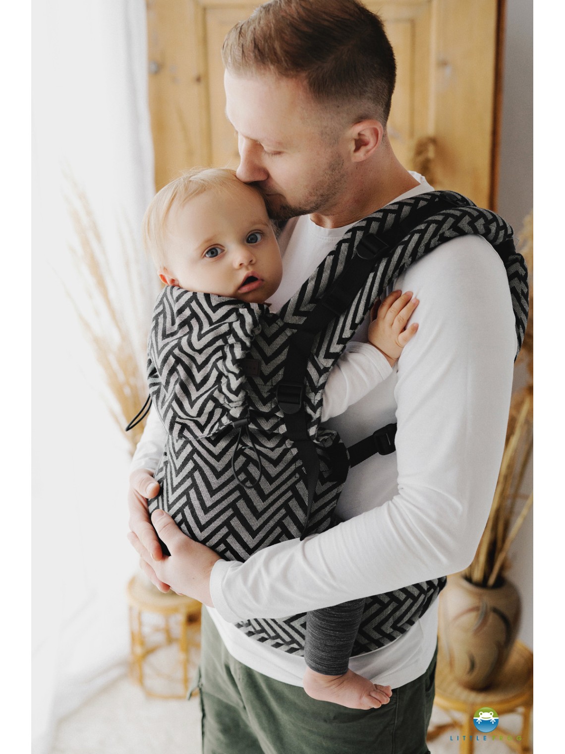 Little Frog Prime – lightweight, breathable newborn carrier