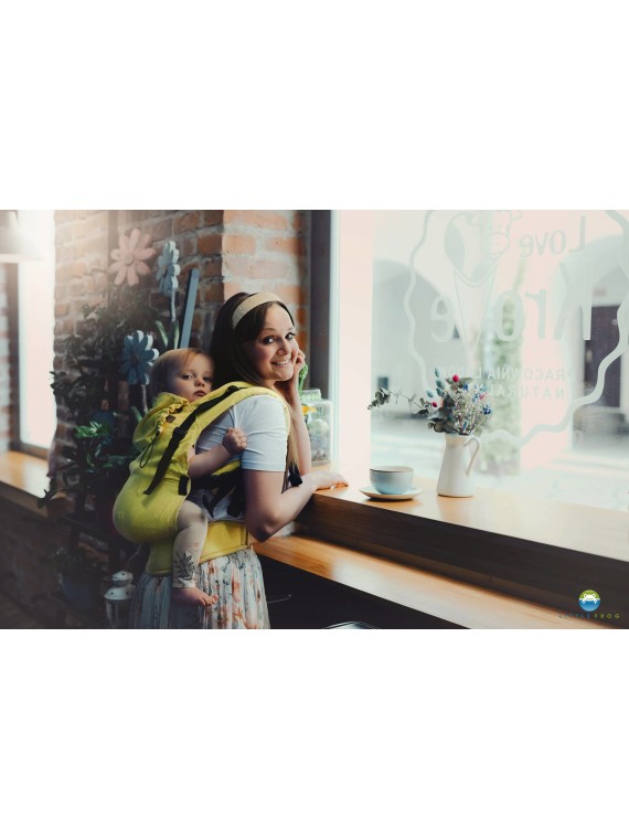 Little Frog Prime – lightweight, breathable newborn carrier