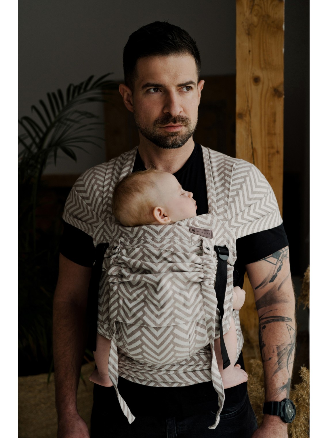 Little Frog Cross Hybrid – ergonomic half buckle baby carrier Little Frog Cross Hybrid – ergonomic half buckle baby carrier