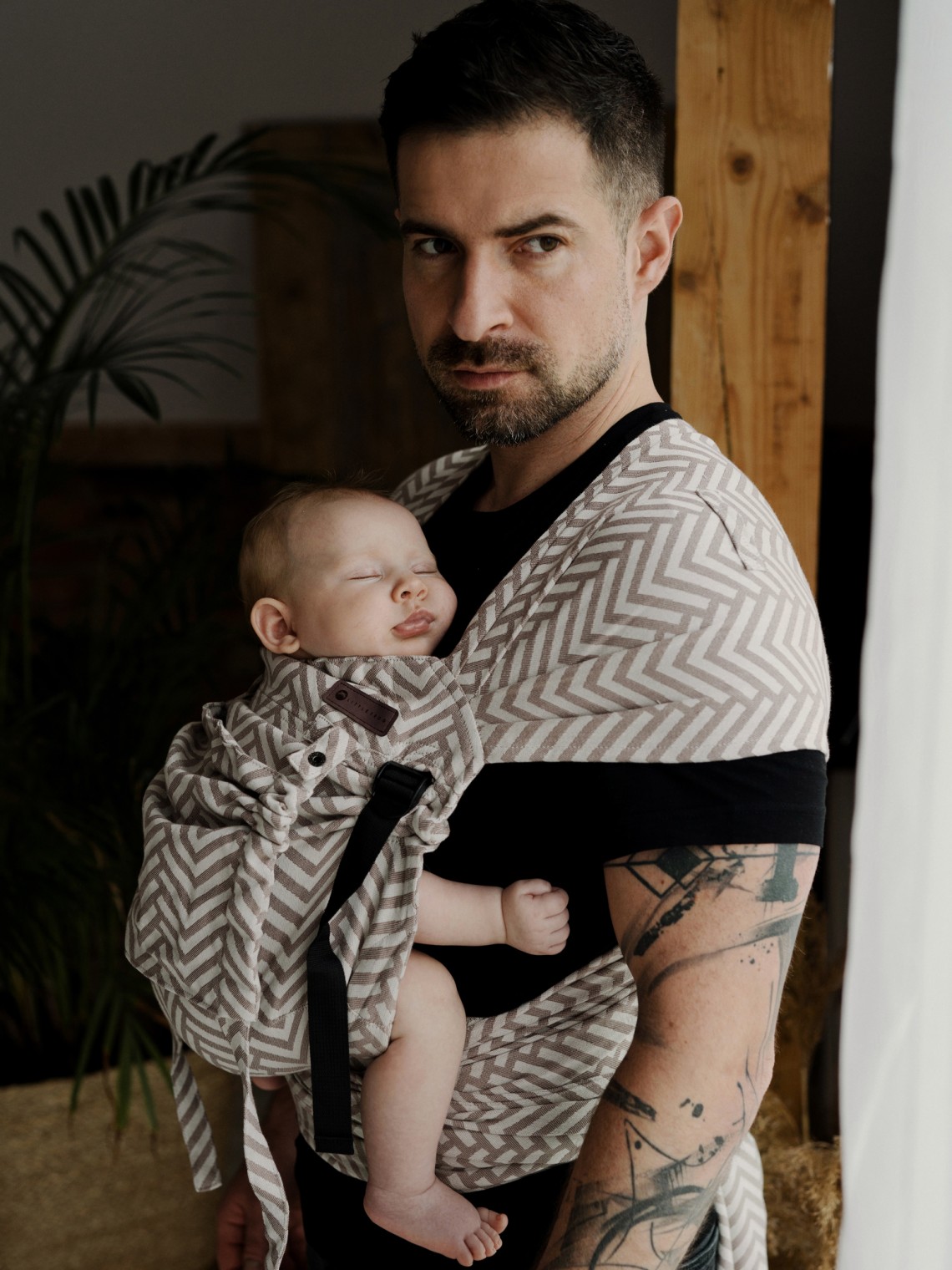 Little Frog Cross Hybrid – ergonomic half buckle baby carrier Little Frog Cross Hybrid – ergonomic half buckle baby carrier
