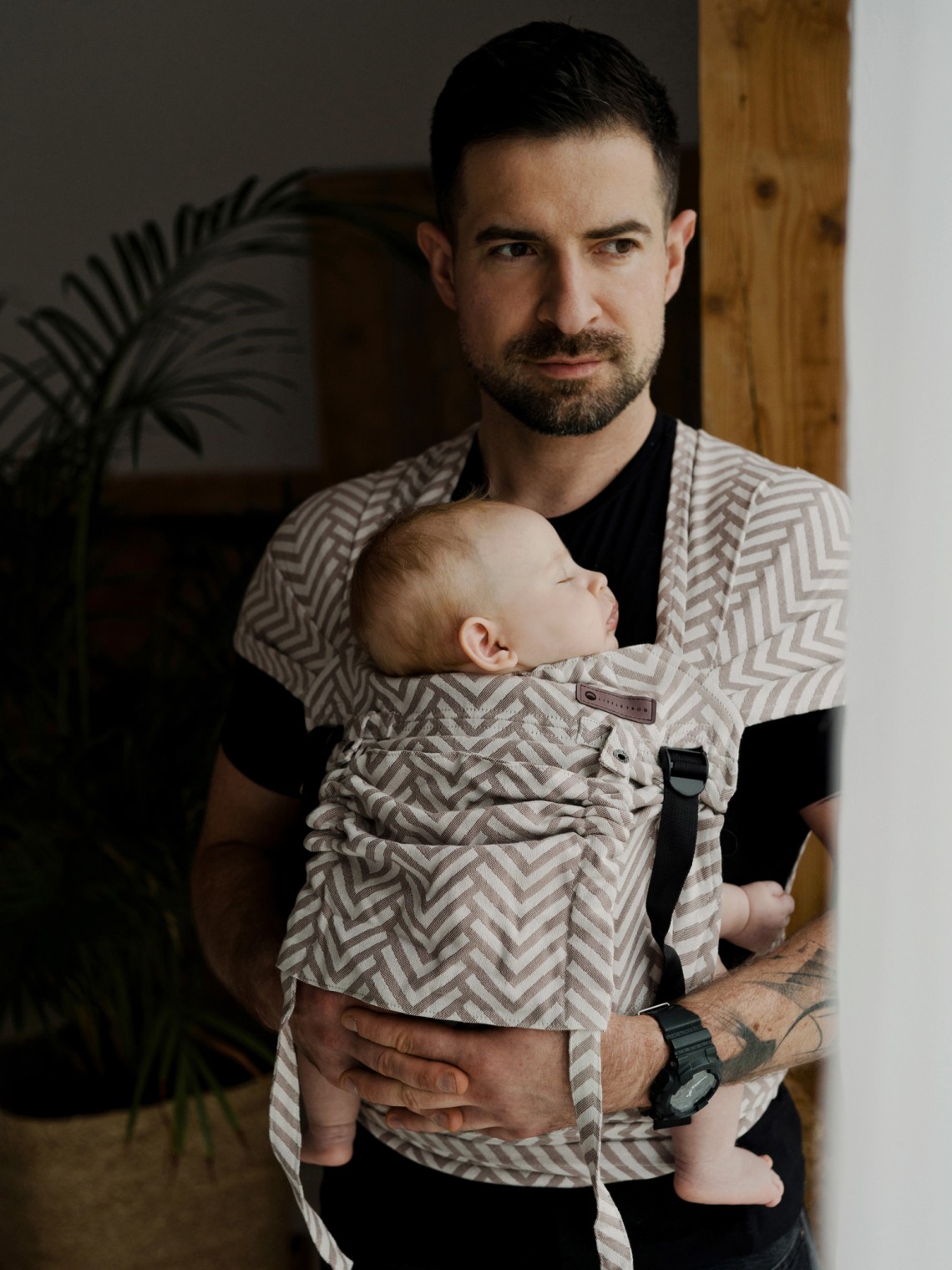 Little Frog Cross Hybrid – ergonomic half buckle baby carrier Little Frog Cross Hybrid – ergonomic half buckle baby carrier