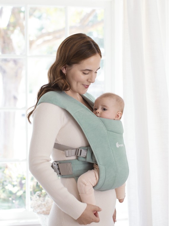 Ergobaby Embrace – soft and compact newborn carrier