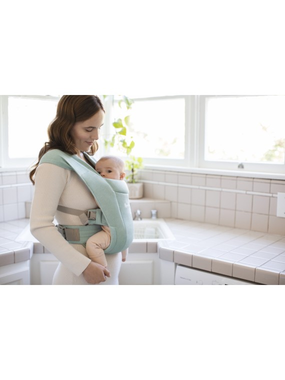 Ergobaby Embrace – soft and compact newborn carrier