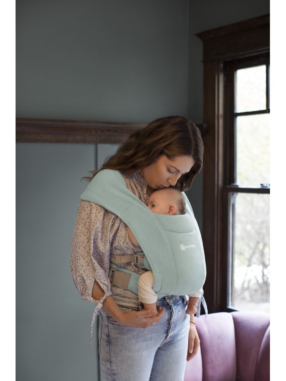 Ergobaby Embrace – soft and compact newborn carrier
