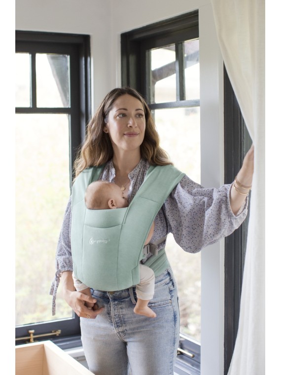 Ergobaby Embrace – soft and compact newborn carrier