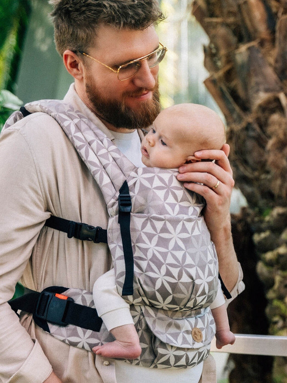 LennyLight – lightweight and intuitive baby carrier