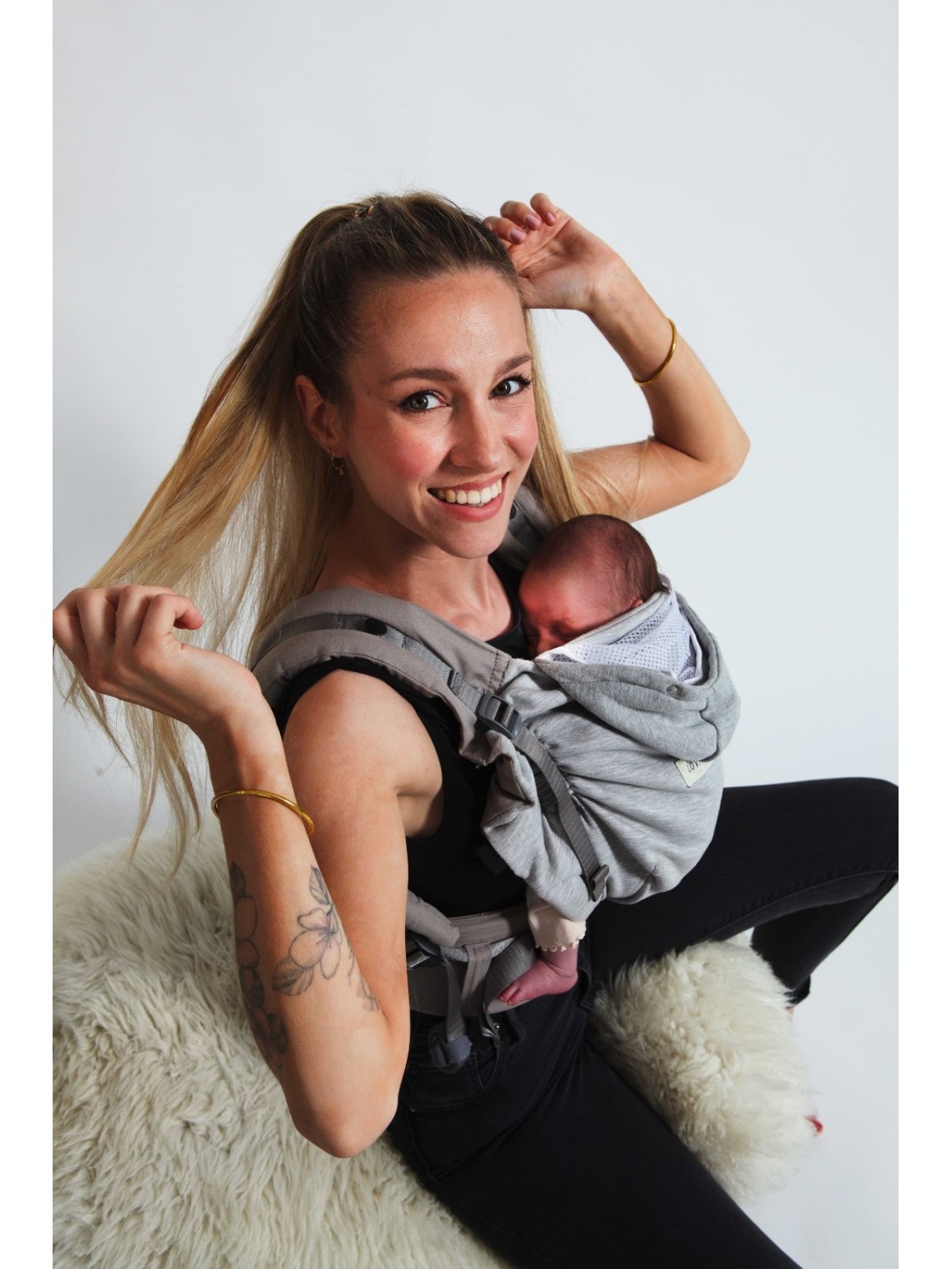 LOVE RADIUS HoodieCarrier 2 – ergonoomiline kandekott vastsündinule