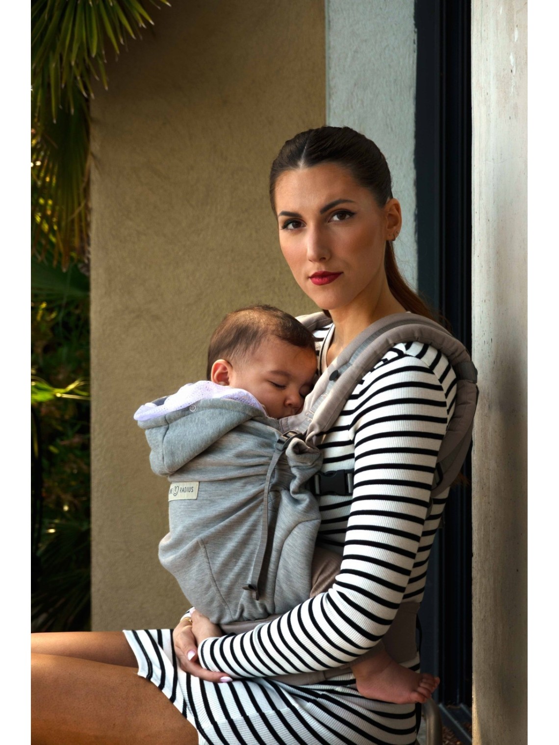 LOVE RADIUS HoodieCarrier 2 – ergonoomiline kandekott vastsündinule