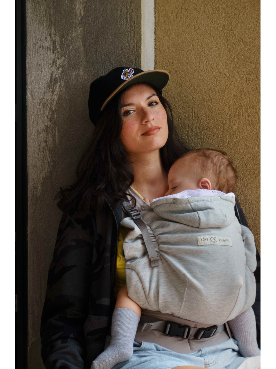 LOVE RADIUS HoodieCarrier 2 – ergonoomiline kandekott vastsündinule