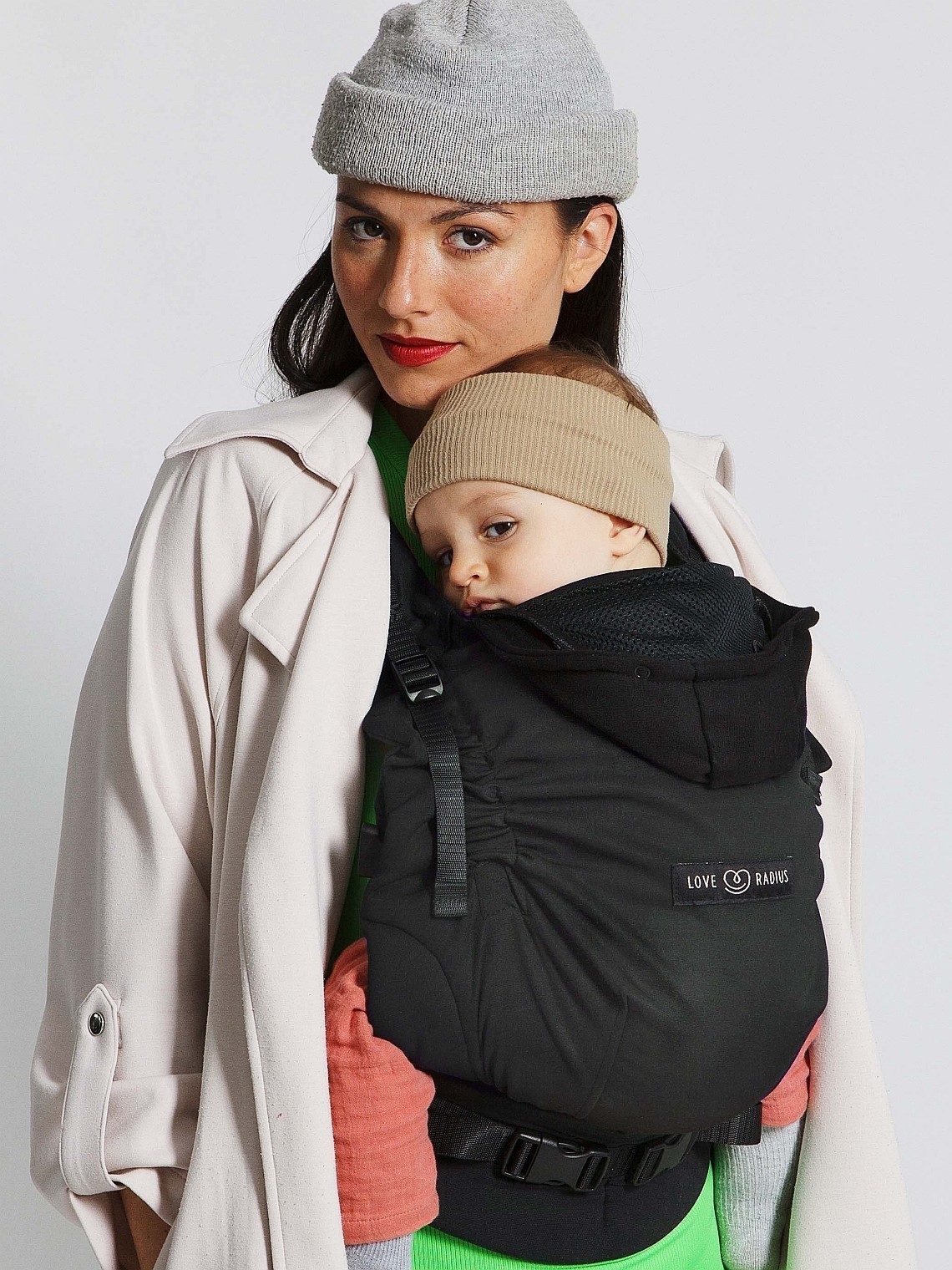LOVE RADIUS HoodieCarrier 2 – ergonomic baby carrier from birth LOVE RADIUS HoodieCarrier 2 – ergonomic baby carrier from birth