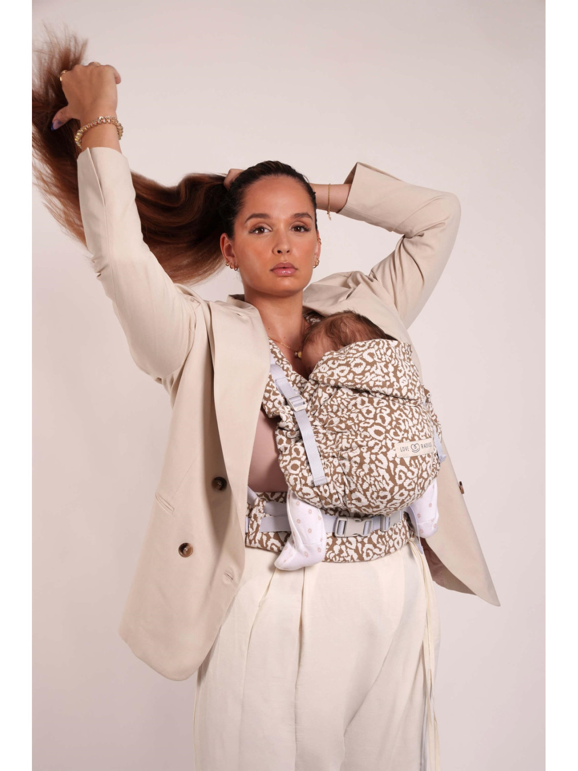 LOVE RADIUS HoodieCarrier 2 – ergonomic baby carrier from birth