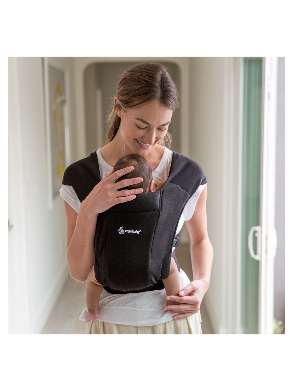 Ergobaby Embrace – pehme ja kompaktne beebikandja alates sünnist