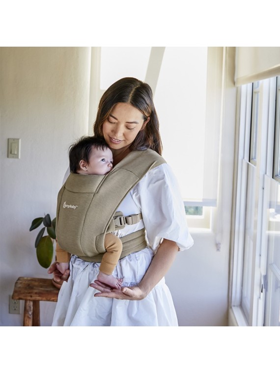 Ergobaby Embrace – soft and compact newborn carrier