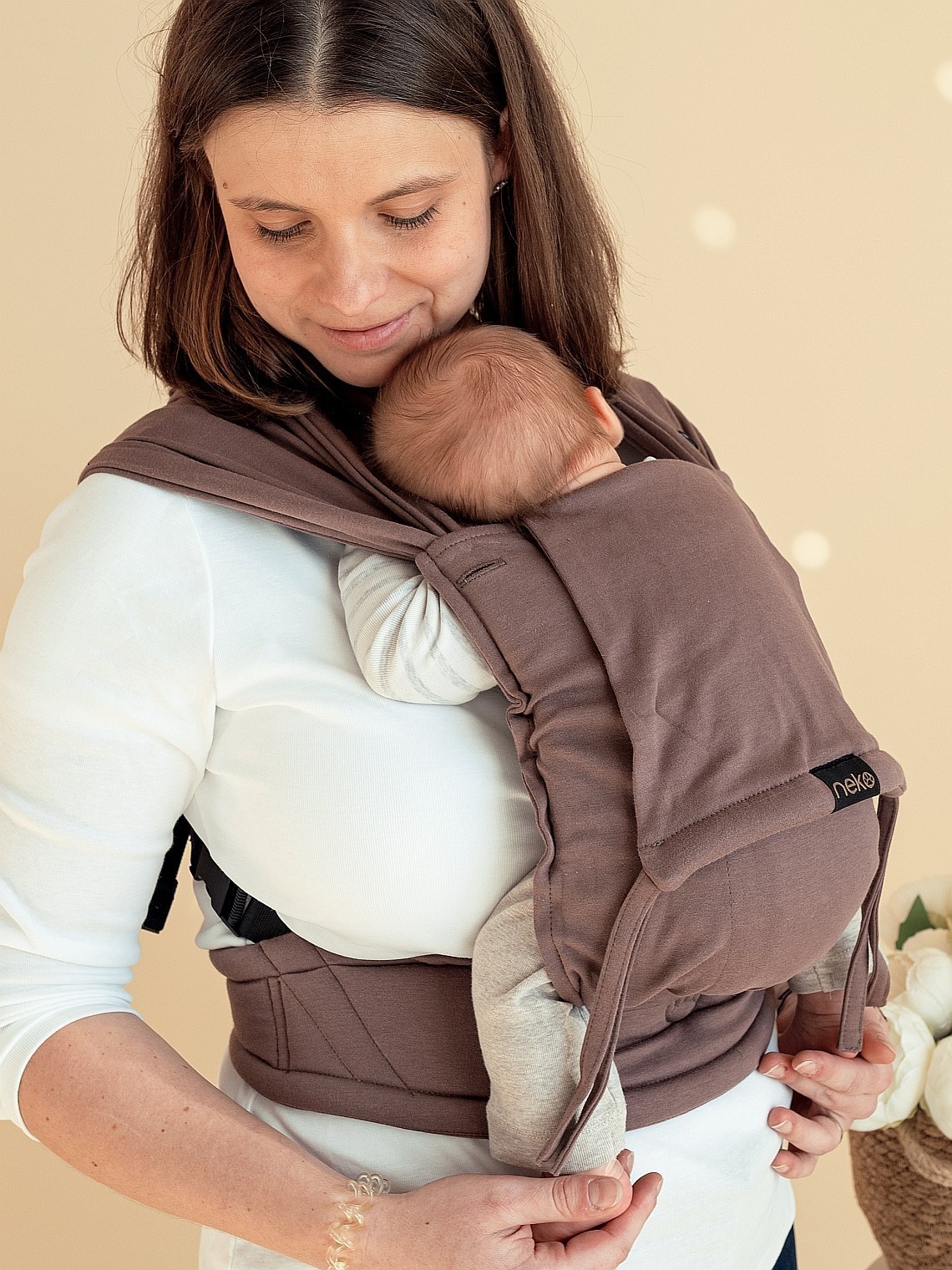 Neko Tiny – newborn baby carrier from 2.5 kg, made of stretchy wrap fabric Neko Tiny – newborn baby carrier from 2.5 kg, made of stretchy wrap fabric