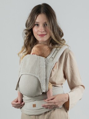 ISARA Quick Half Buckle – hybrid baby carrier with buckle and wrap flexibility ISARA Quick Half Buckle – hybrid baby carrier with buckle and wrap flexibility