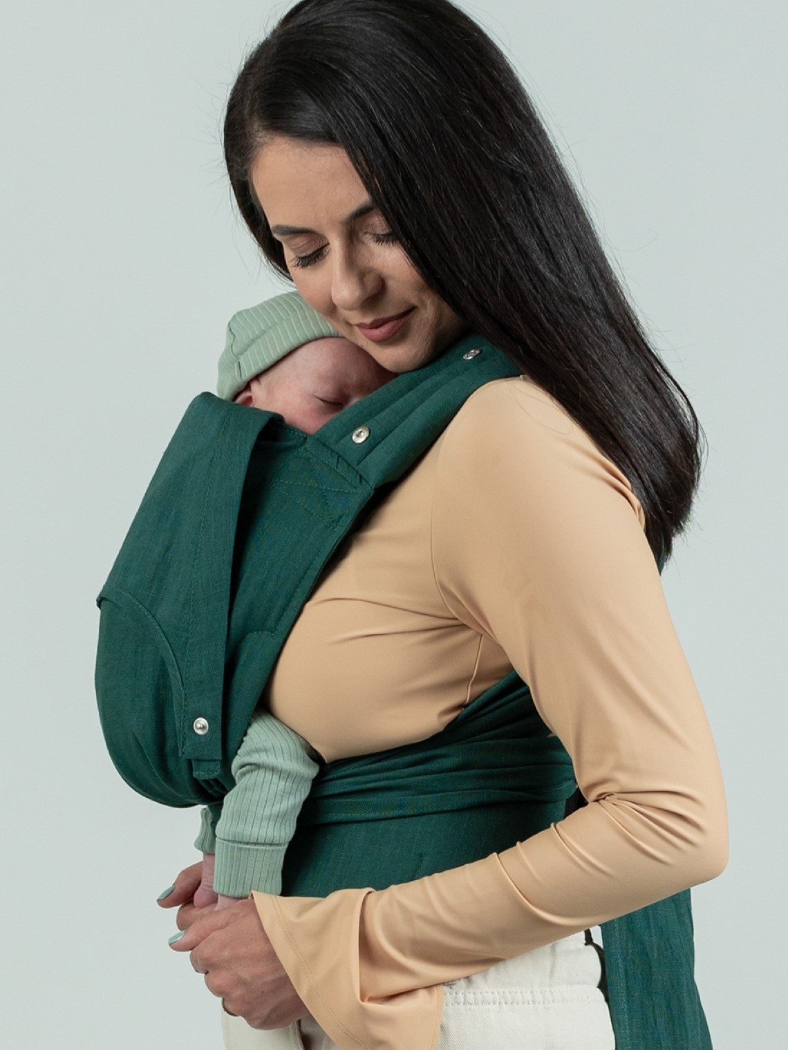ISARA Quick Half Buckle – hybrid baby carrier with buckle and wrap flexibility ISARA Quick Half Buckle – hybrid baby carrier with buckle and wrap flexibility