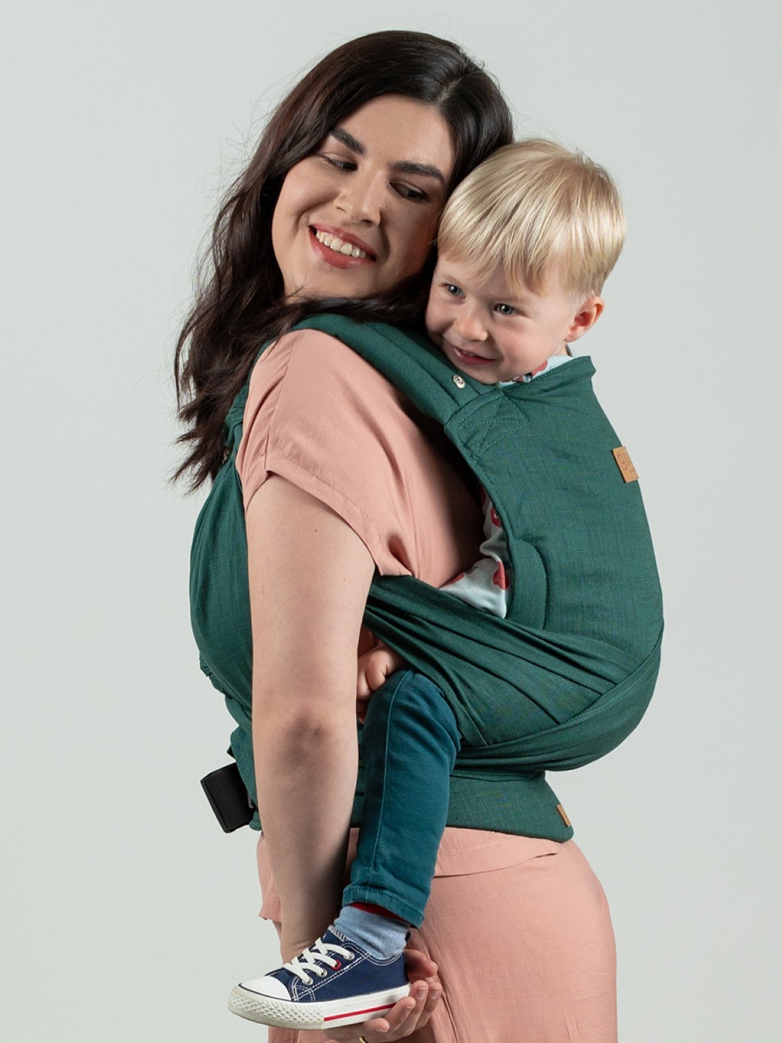 ISARA Quick Half Buckle – hybrid baby carrier with buckle and wrap flexibility ISARA Quick Half Buckle – hybrid baby carrier with buckle and wrap flexibility