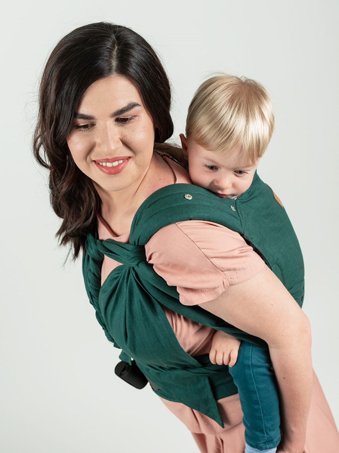 ISARA Quick Half Buckle – hybrid baby carrier with buckle and wrap flexibility ISARA Quick Half Buckle – hybrid baby carrier with buckle and wrap flexibility