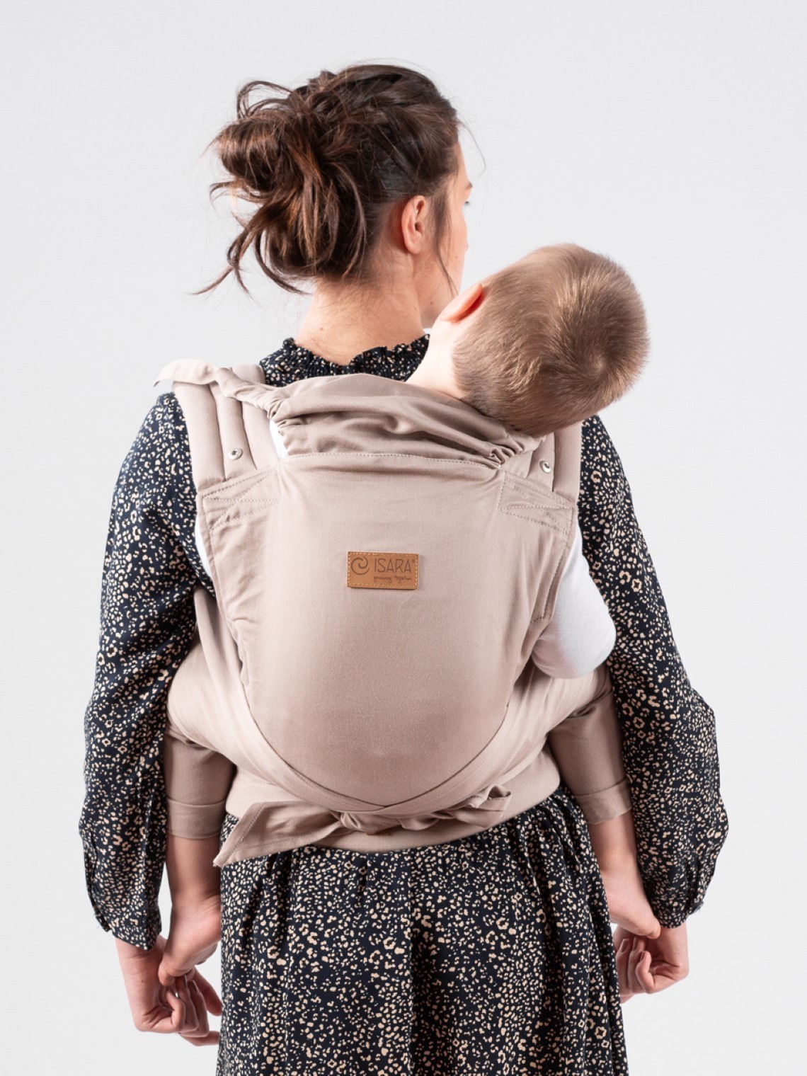ISARA Quick Half Buckle – hybrid baby carrier with buckle and wrap flexibility ISARA Quick Half Buckle – hybrid baby carrier with buckle and wrap flexibility