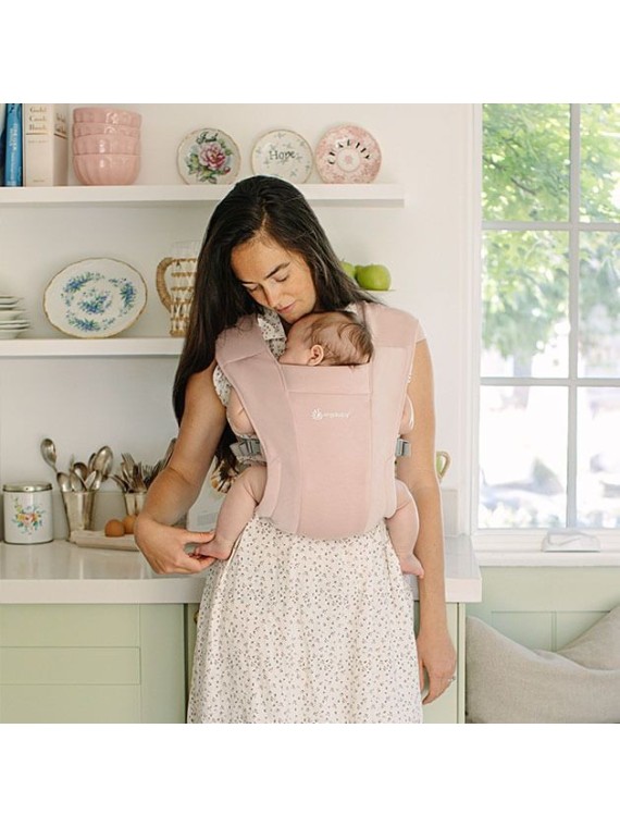 Ergobaby Embrace – soft and compact newborn carrier